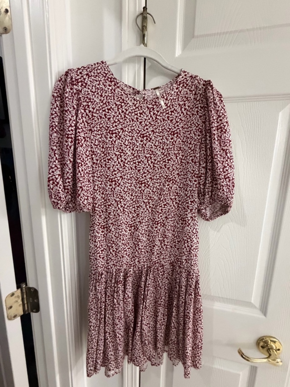 Burgundy & White Floral Puff-Sleeve Tiered Dress